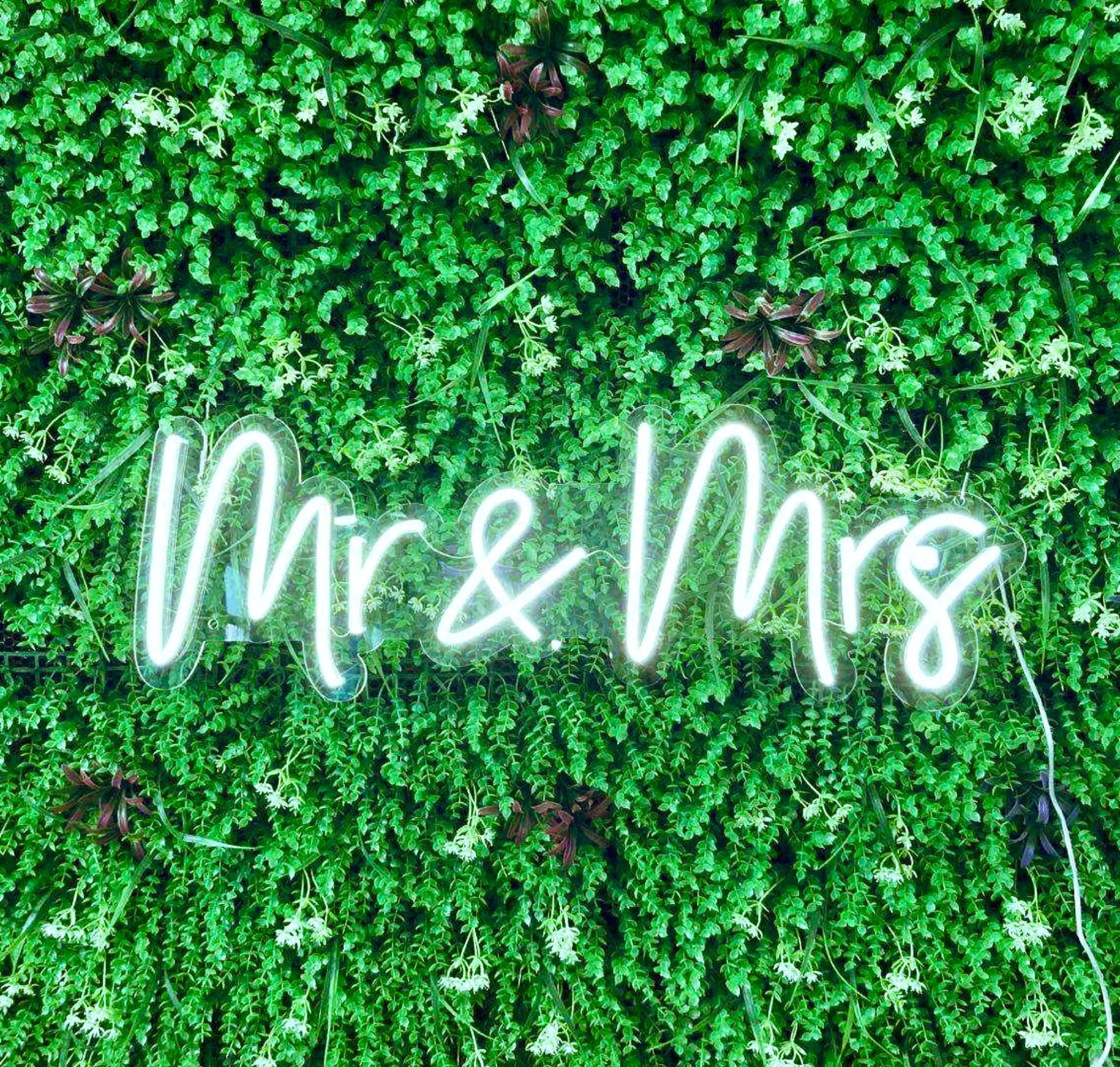 Mr & Mrs - Neon Sign